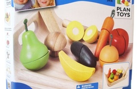 Фрукты и овощи на подносе от Plan Toys
